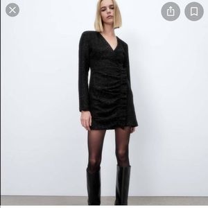 Black Textured Weave with Ruffleback